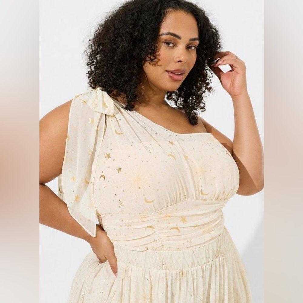 NWT Torrid Star Cluster Chiffon Foil One Shoulder Crop Top Whimsicore Alt Vibes